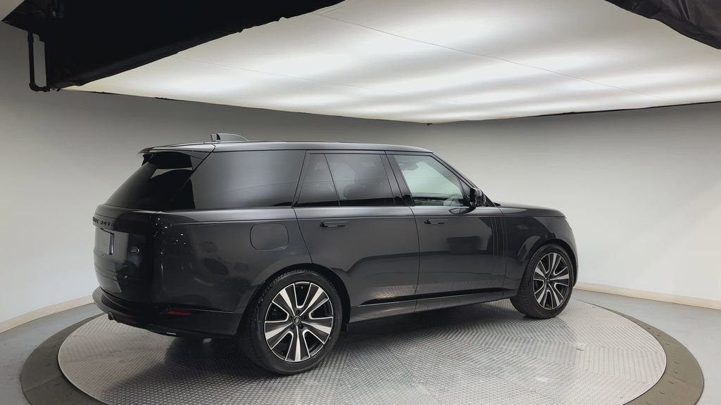 Used 2023 Land Rover Range Rover SE image 2