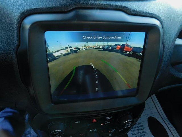 Used 2021 Jeep Renegade Trailhawk w/ Luxury Group III image 31