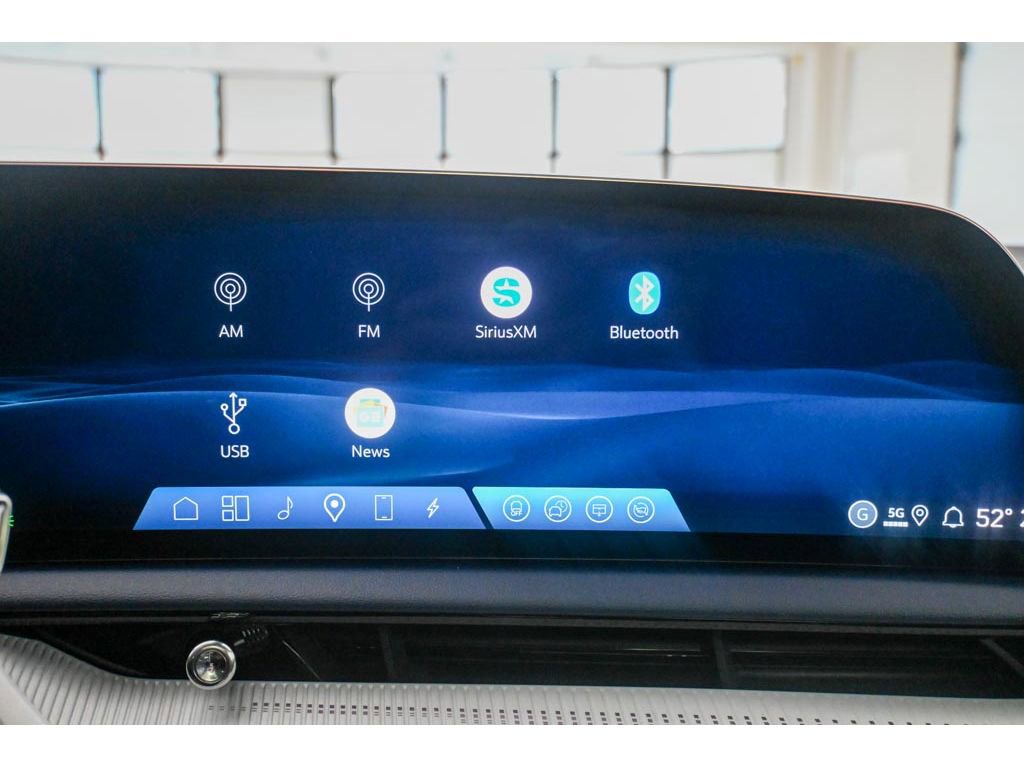 New 2026 Cadillac Optiq Luxury 2 image 32