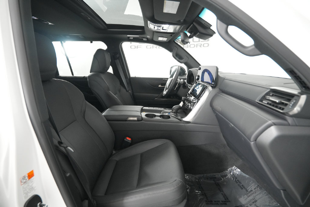 Certified 2025 Lexus LX 700h Overtrail AWD/4WD image 19