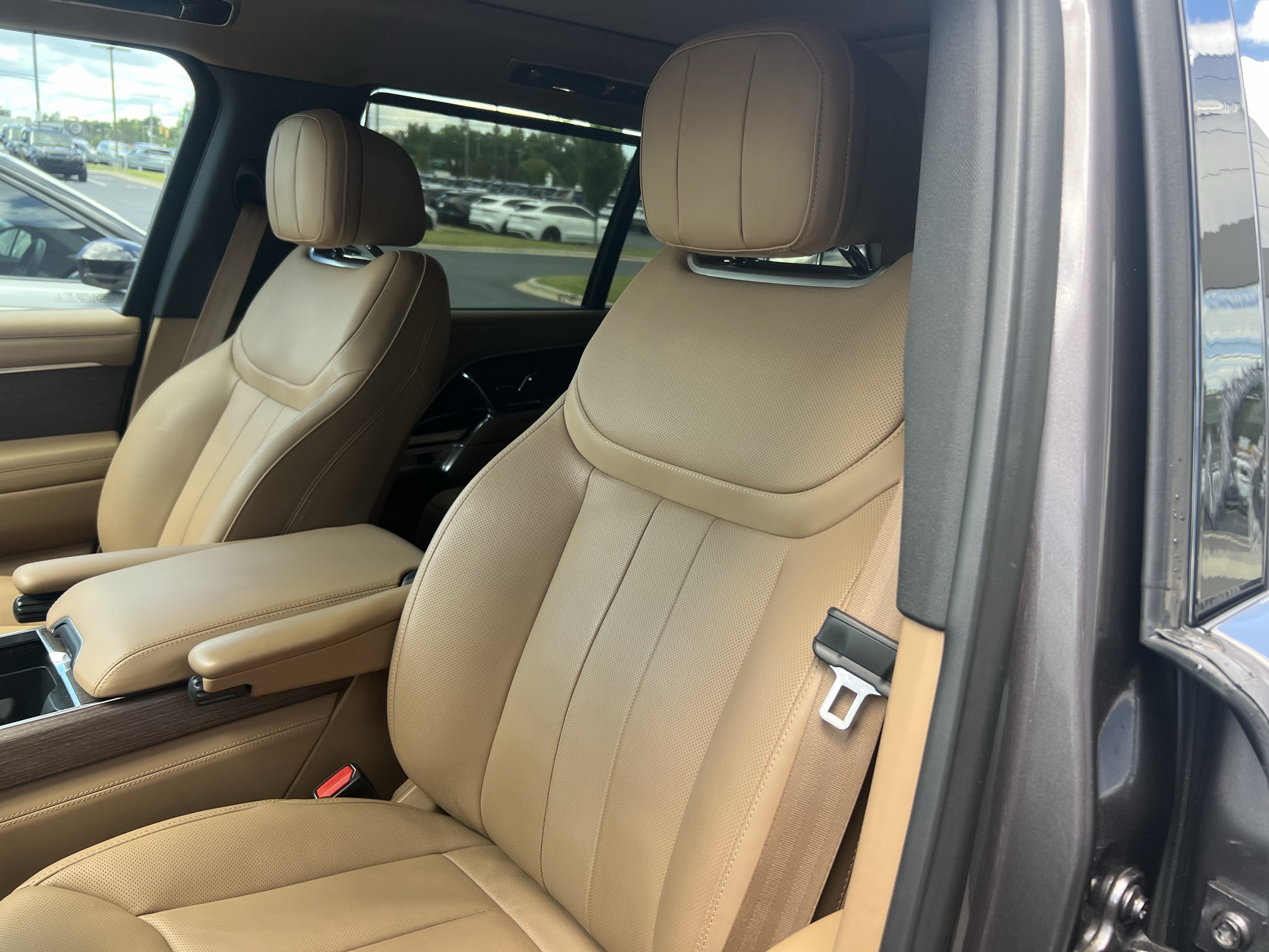 Used 2025 Land Rover Range Rover Long Wheelbase SE AWD/4WD image 17