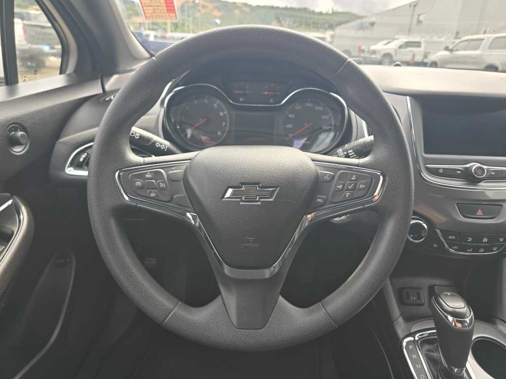 Used 2019 Chevrolet Cruze LT w/ Convenience Package FWD image 11