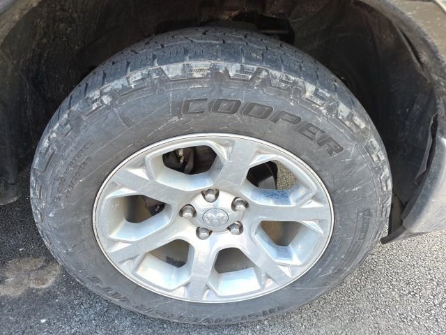 Used 2016 RAM 1500 Laramie w/ Convenience Group image 4