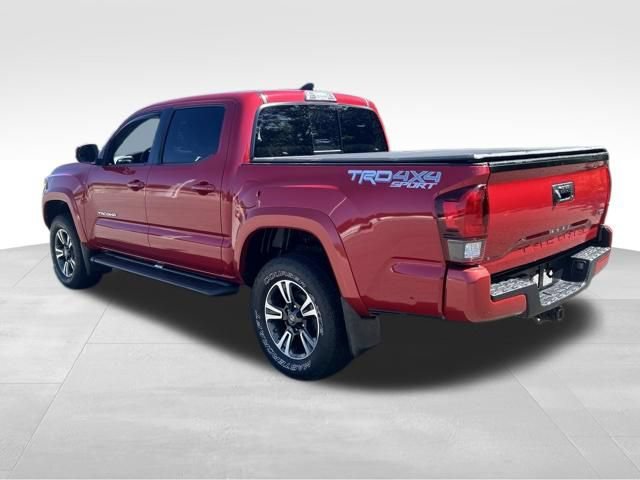 Used 2019 Toyota Tacoma TRD Sport AWD/4WD image 3