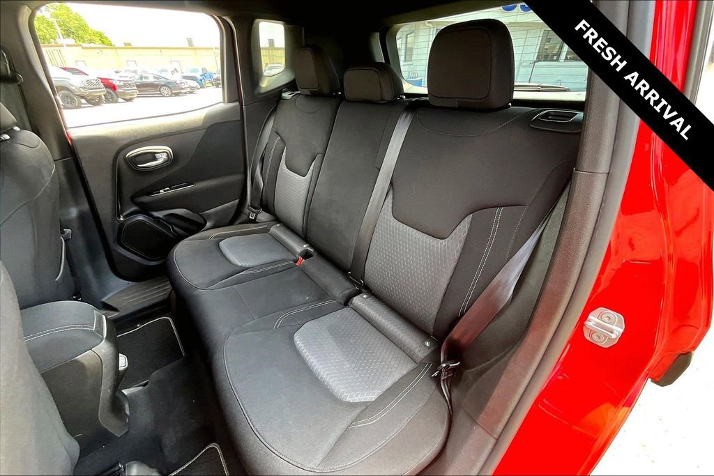 Used 2021 Jeep Renegade Latitude FWD image 21