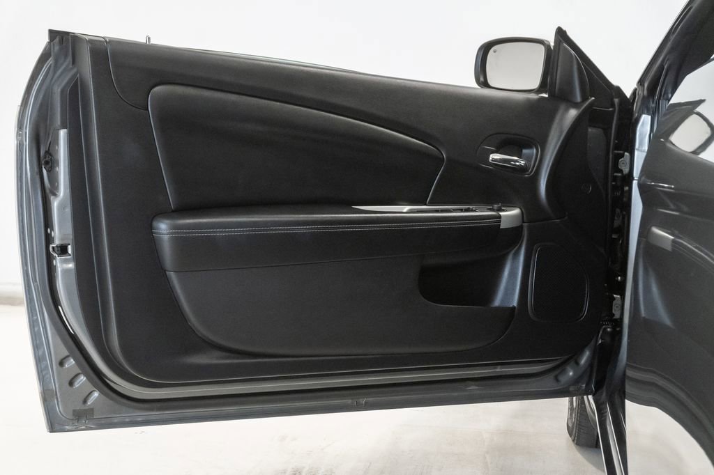 Used 2011 Chrysler 200 Limited FWD image 7