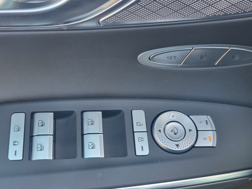 Used 2023 Genesis GV70 2.5T w/ Select Package image 21