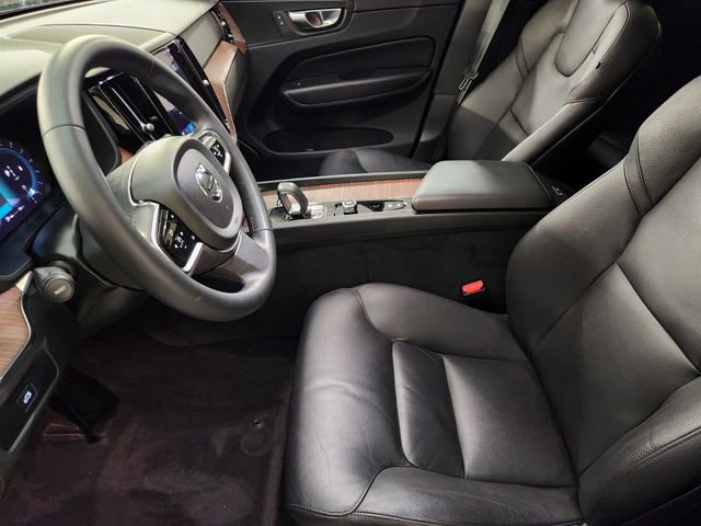Used 2023 Volvo XC60 B5 Plus image 14