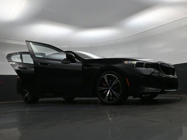 Used 2024 BMW 540i xDrive w/ Executive Package AWD/4WD image 30