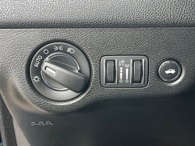 Used 2022 Chrysler 300 Touring w/ Sport Appearance Package image 18