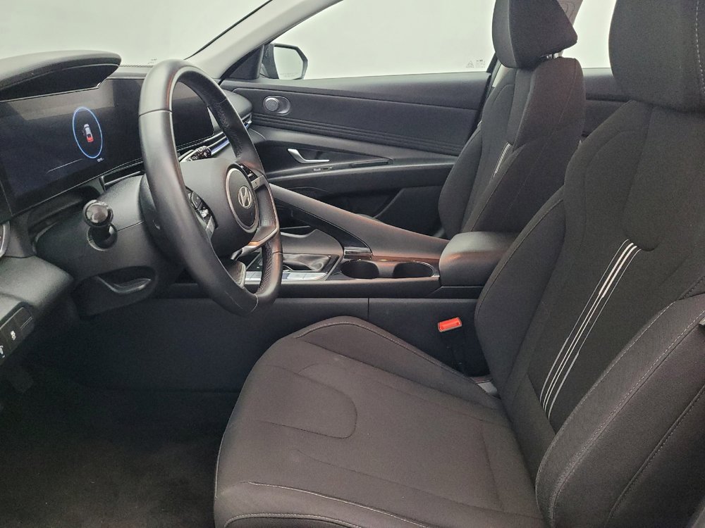 Used 2025 Hyundai Elantra SEL image 17