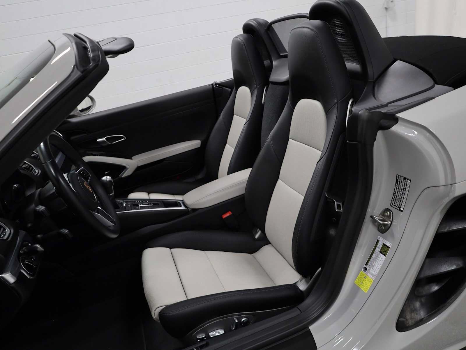 Used 2025 Porsche 718 Boxster RWD image 5