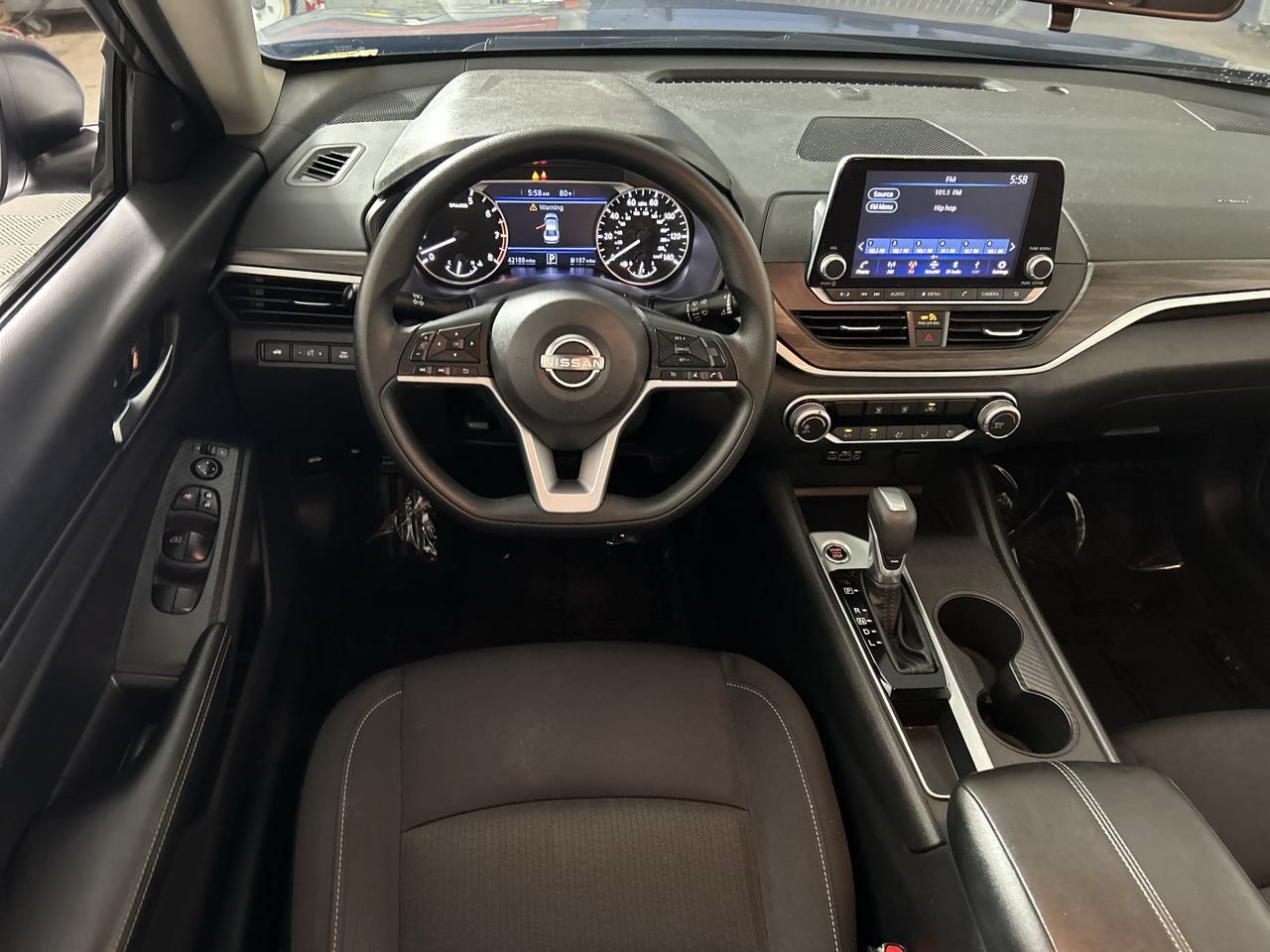 Used 2025 Nissan Altima 2.5 SV FWD image 22