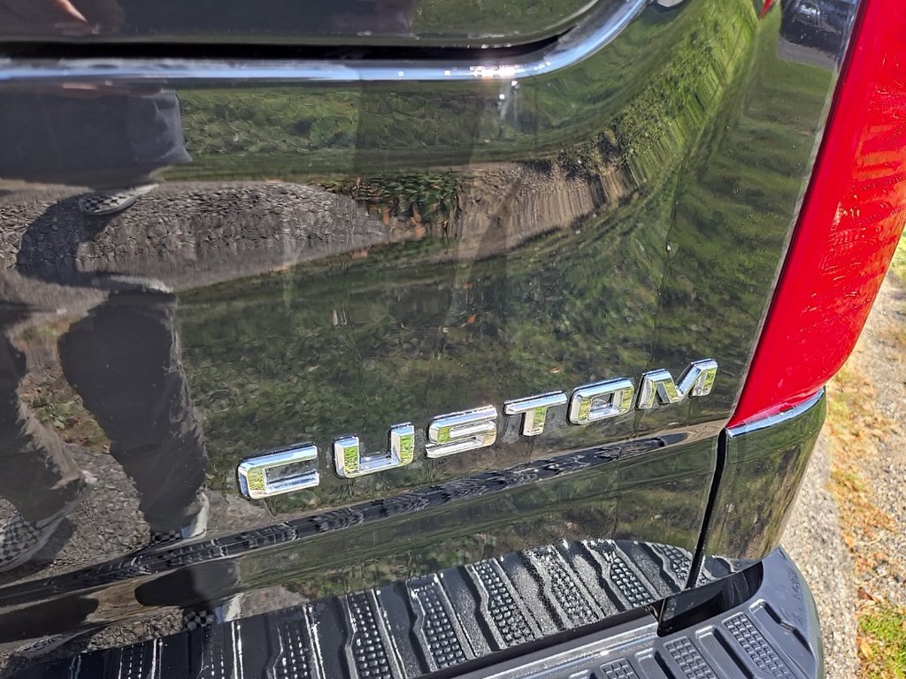 Used 2025 Chevrolet Silverado 1500 Custom Trail Boss AWD/4WD image 4