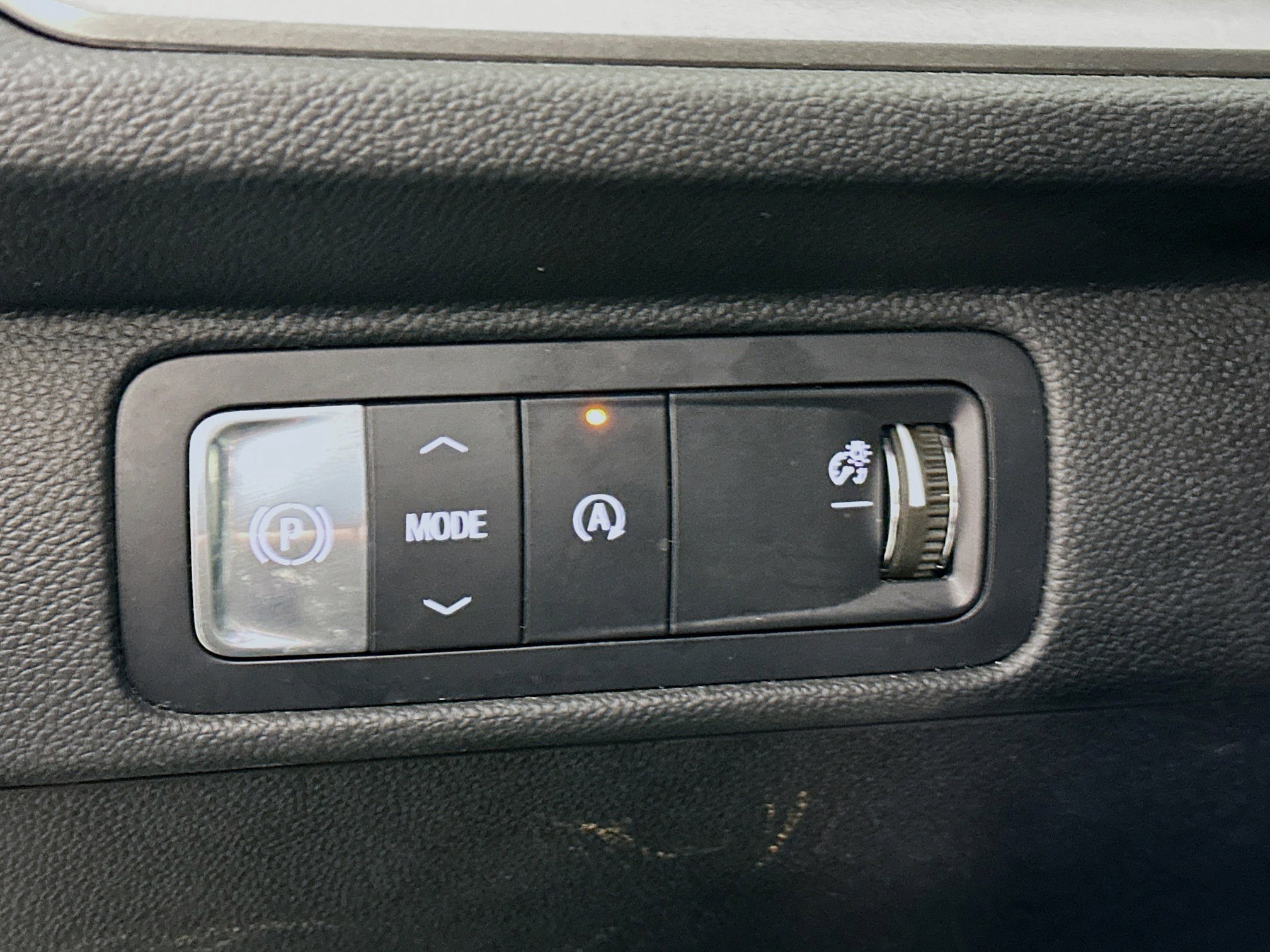 Used 2025 Chevrolet Traverse LT image 17