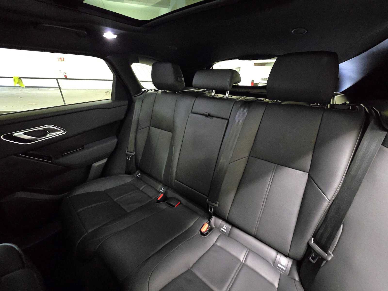 Used 2026 Land Rover Range Rover Velar Dynamic SE AWD/4WD image 17