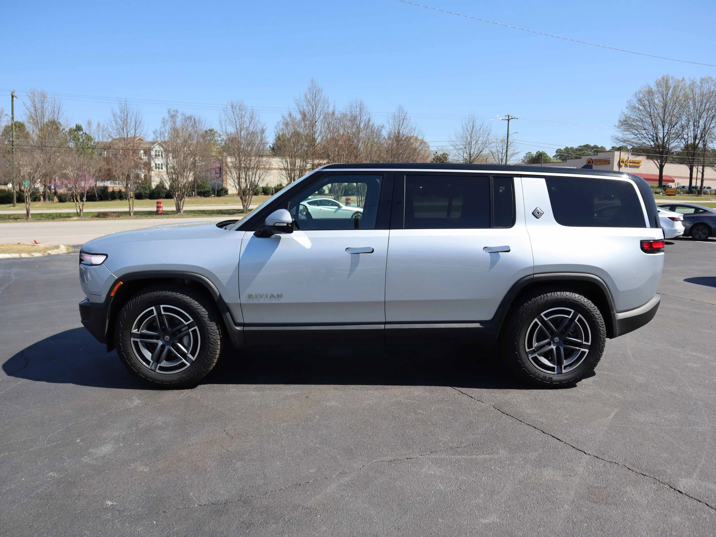 Used 2026 Rivian R1S Adventure image 8
