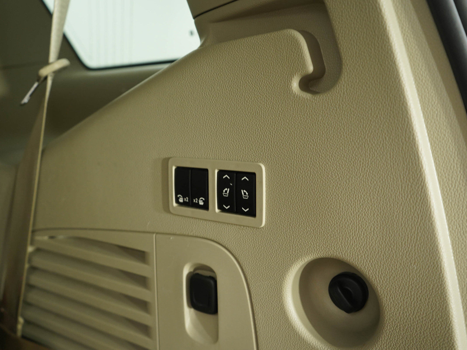 Used 2017 GMC Yukon Denali w/ Open Road Package image 18