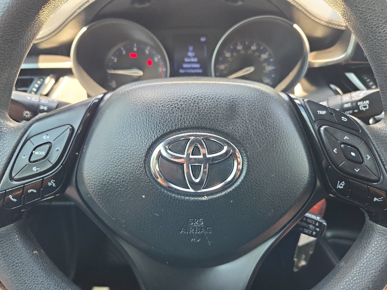 Used 2019 Toyota C-HR LE FWD image 21