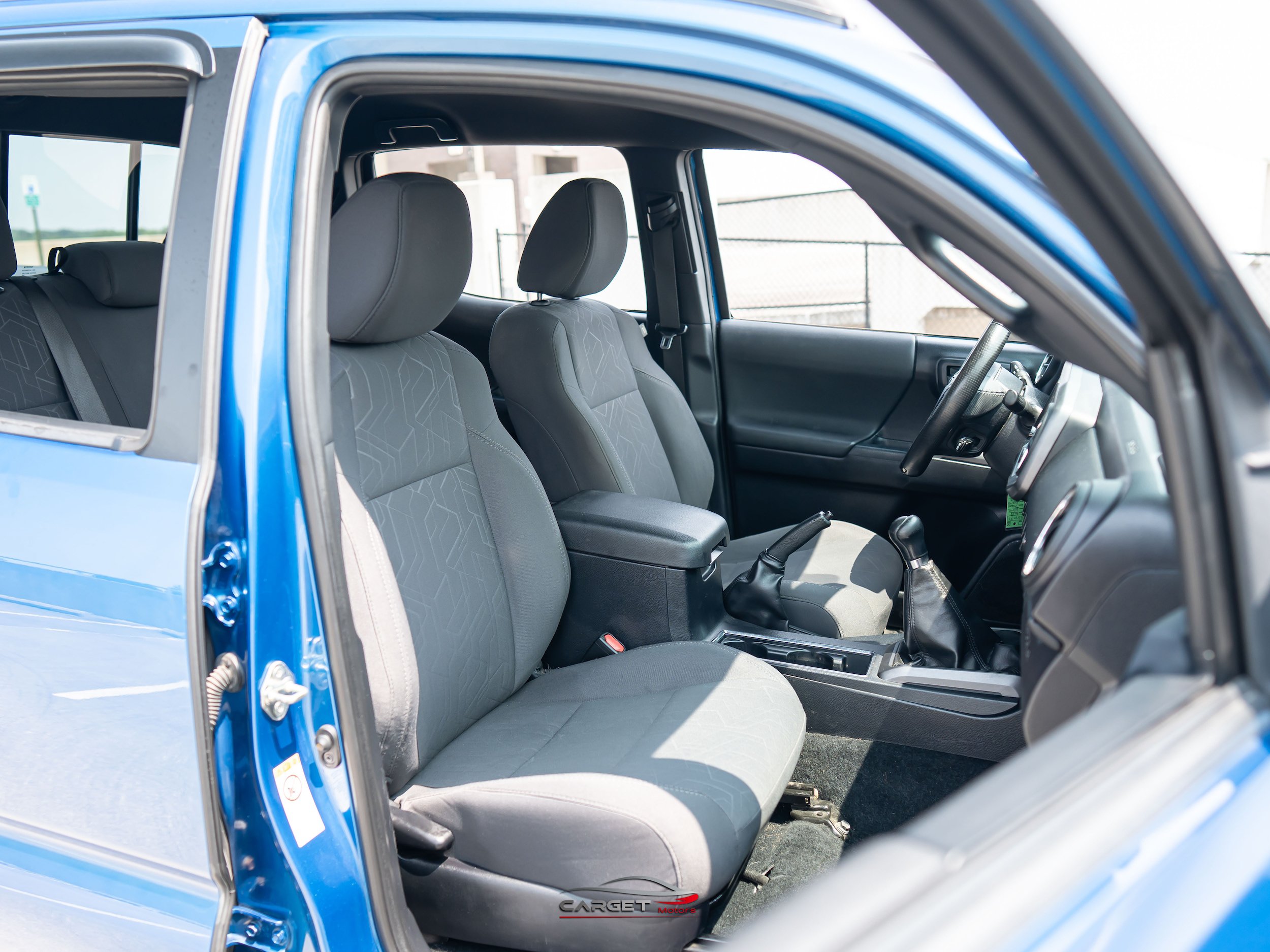 Used 2018 Toyota Tacoma TRD Sport AWD/4WD image 17
