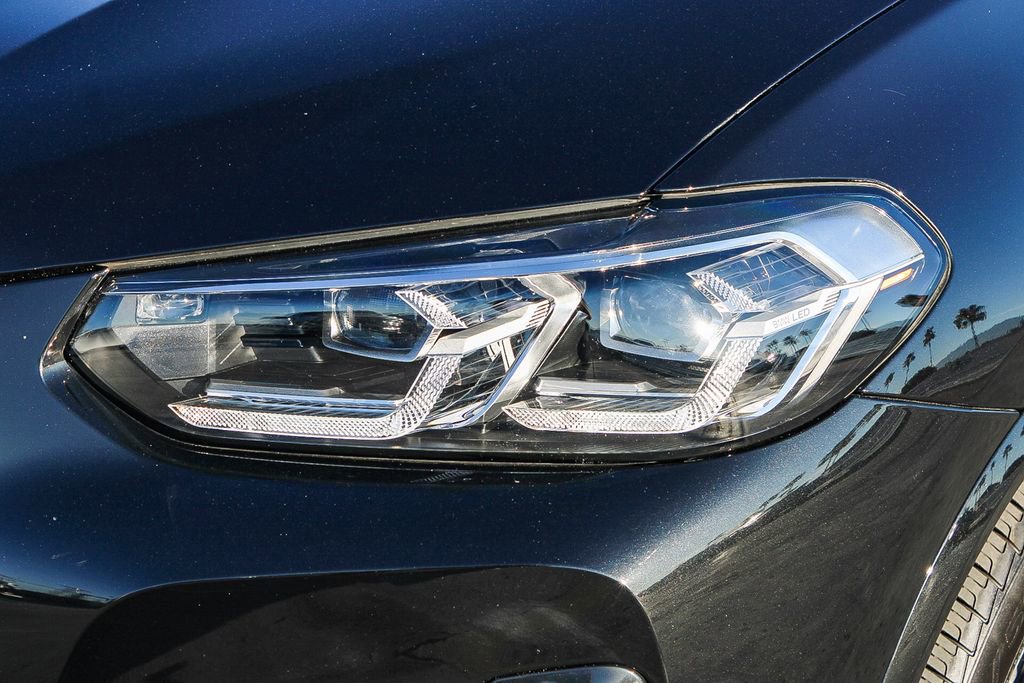 Used 2025 BMW X4 xDrive30i image 4