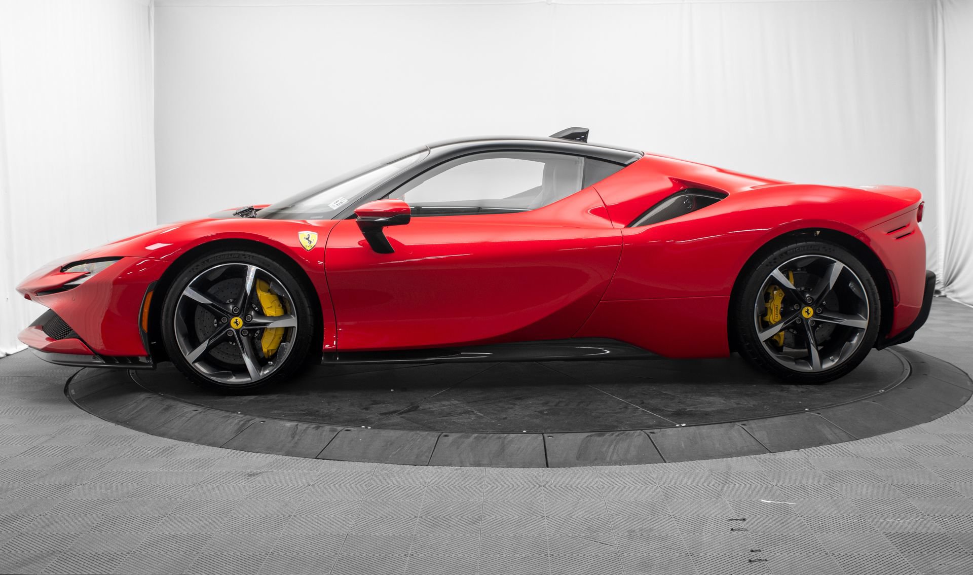Used 2022 Ferrari SF90 Stradale AWD/4WD image 6