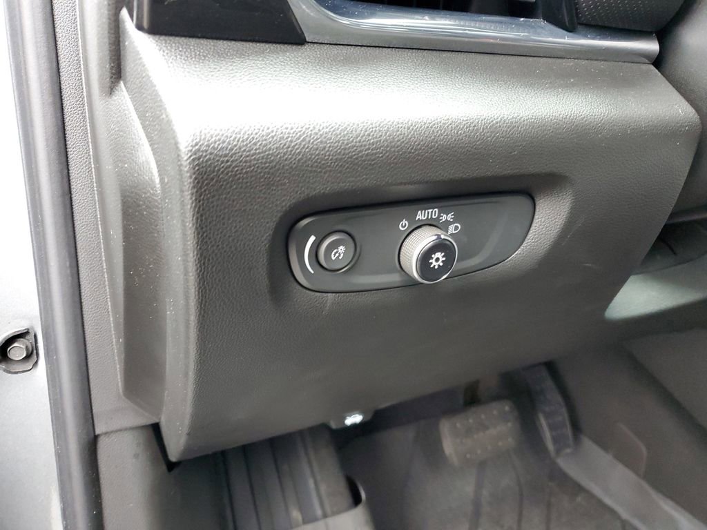 Used 2023 Chevrolet Traverse RS w/ LPO, Floor Liner Package image 9