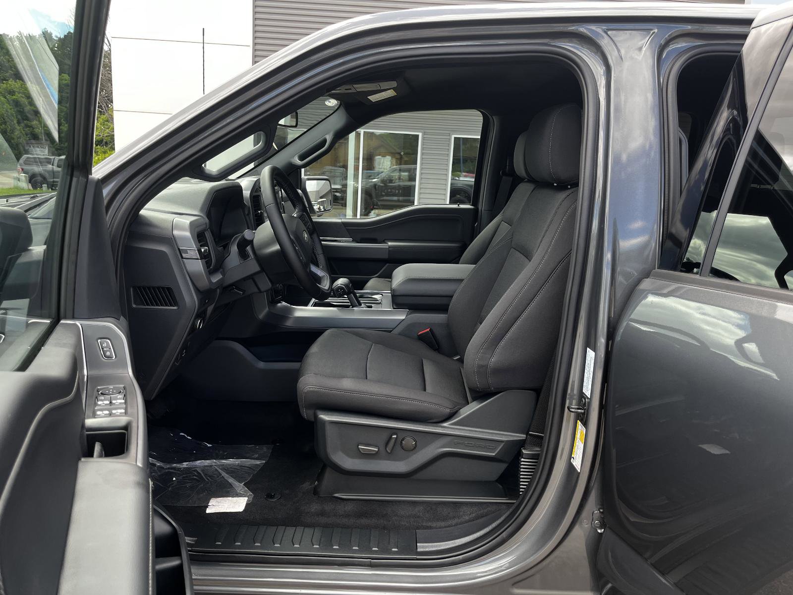 New 2025 Ford F150 XLT w/ Equipment Group 302A MID image 9