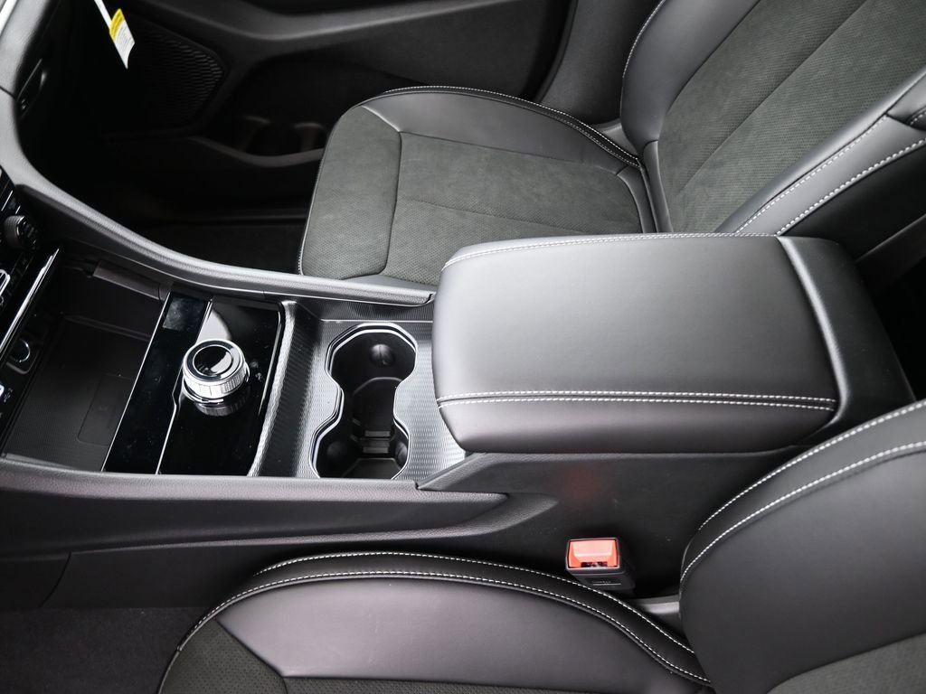 New 2025 Jeep Grand Cherokee Altitude RWD image 31