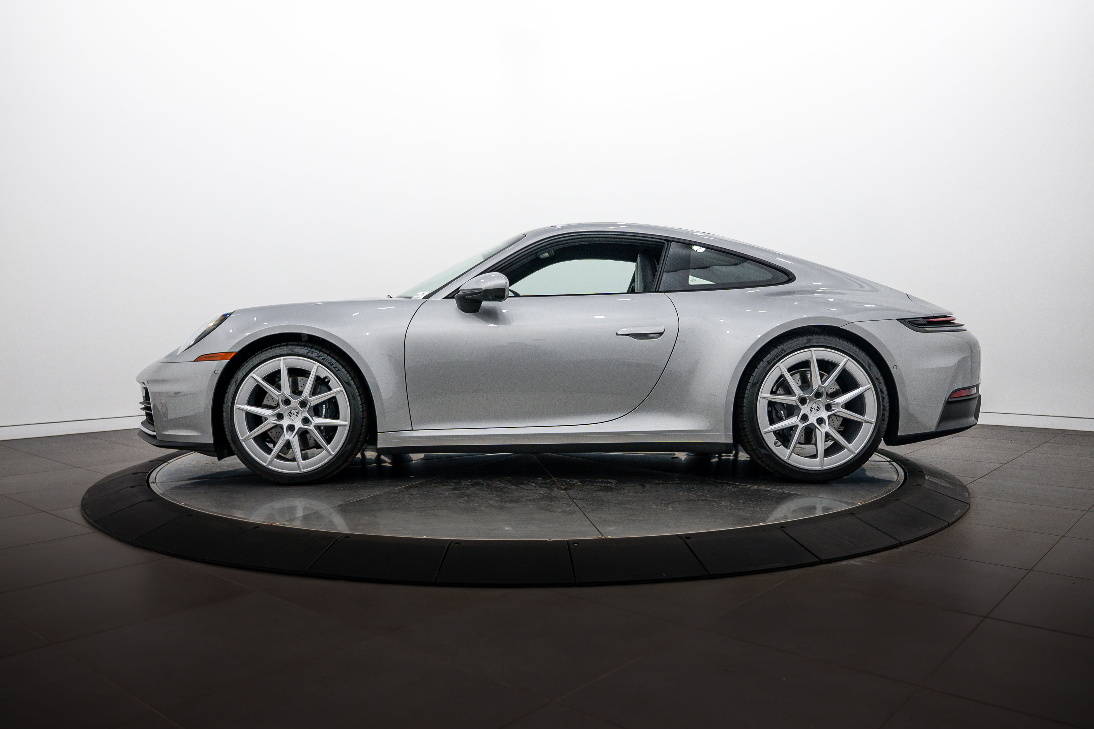 Certified 2025 Porsche 911 Carrera RWD image 2