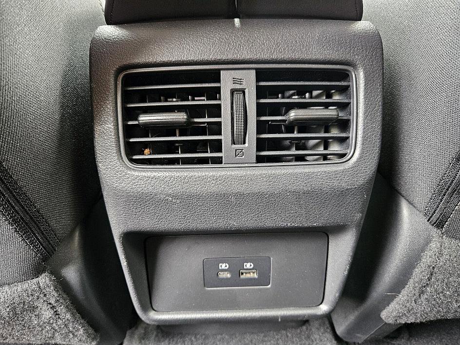 Used 2022 Nissan Rogue SV image 11