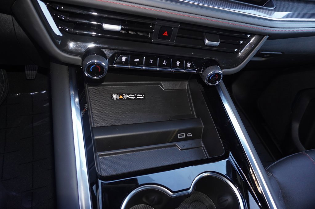 Used 2025 Chevrolet Suburban RST image 20