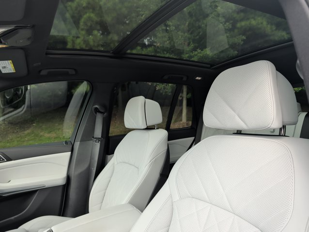 Used 2025 BMW X5 xDrive50e w/ M Sport Package AWD/4WD image 14