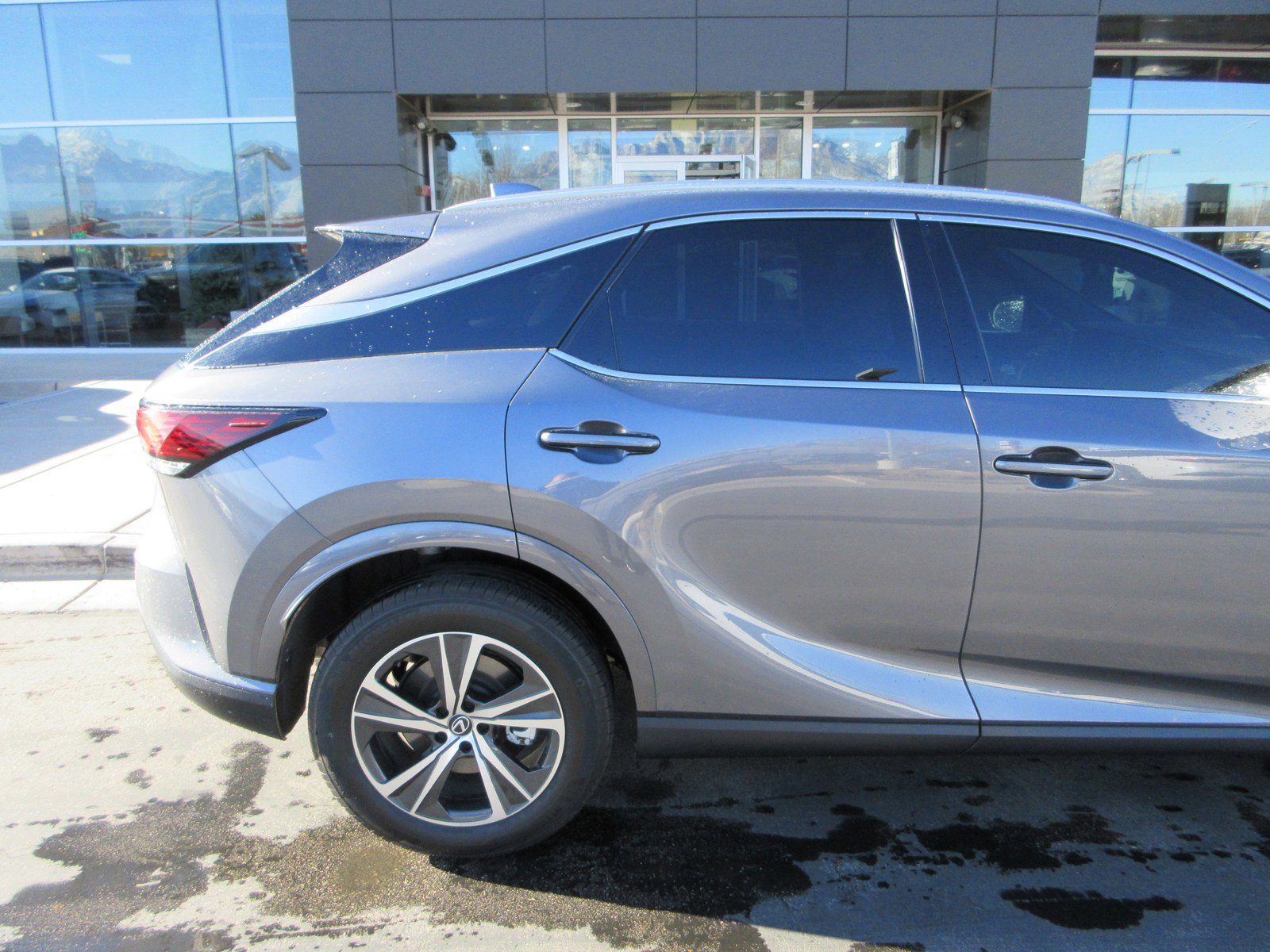 Used 2023 Lexus RX 350h image 10