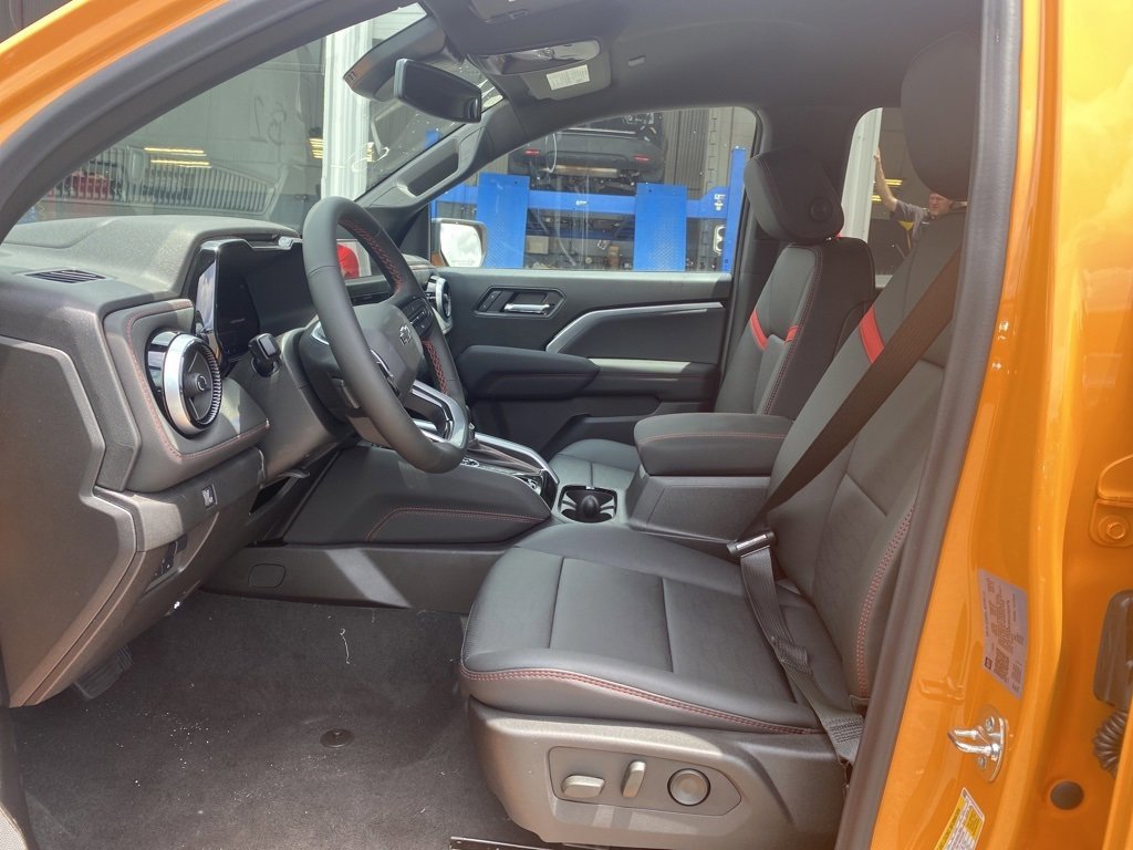 New 2025 Chevrolet Colorado Z71 w/ Technology Package image 16