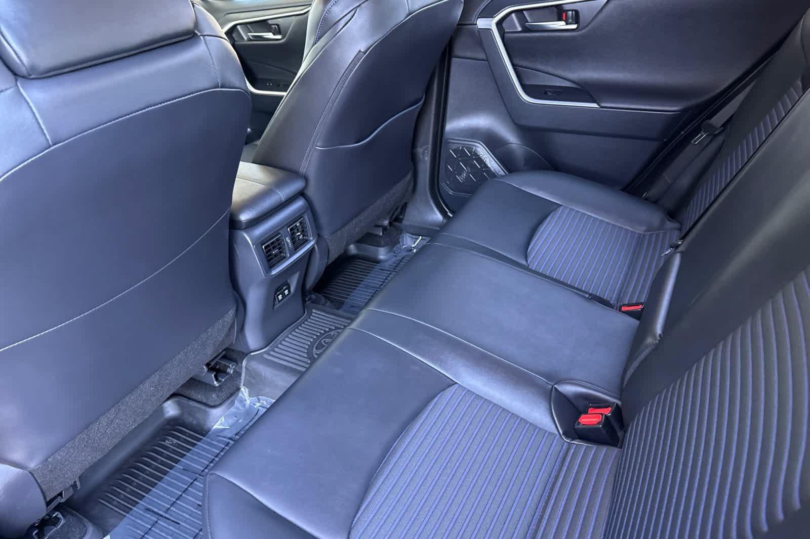 Used 2020 Toyota RAV4 XSE AWD/4WD image 4