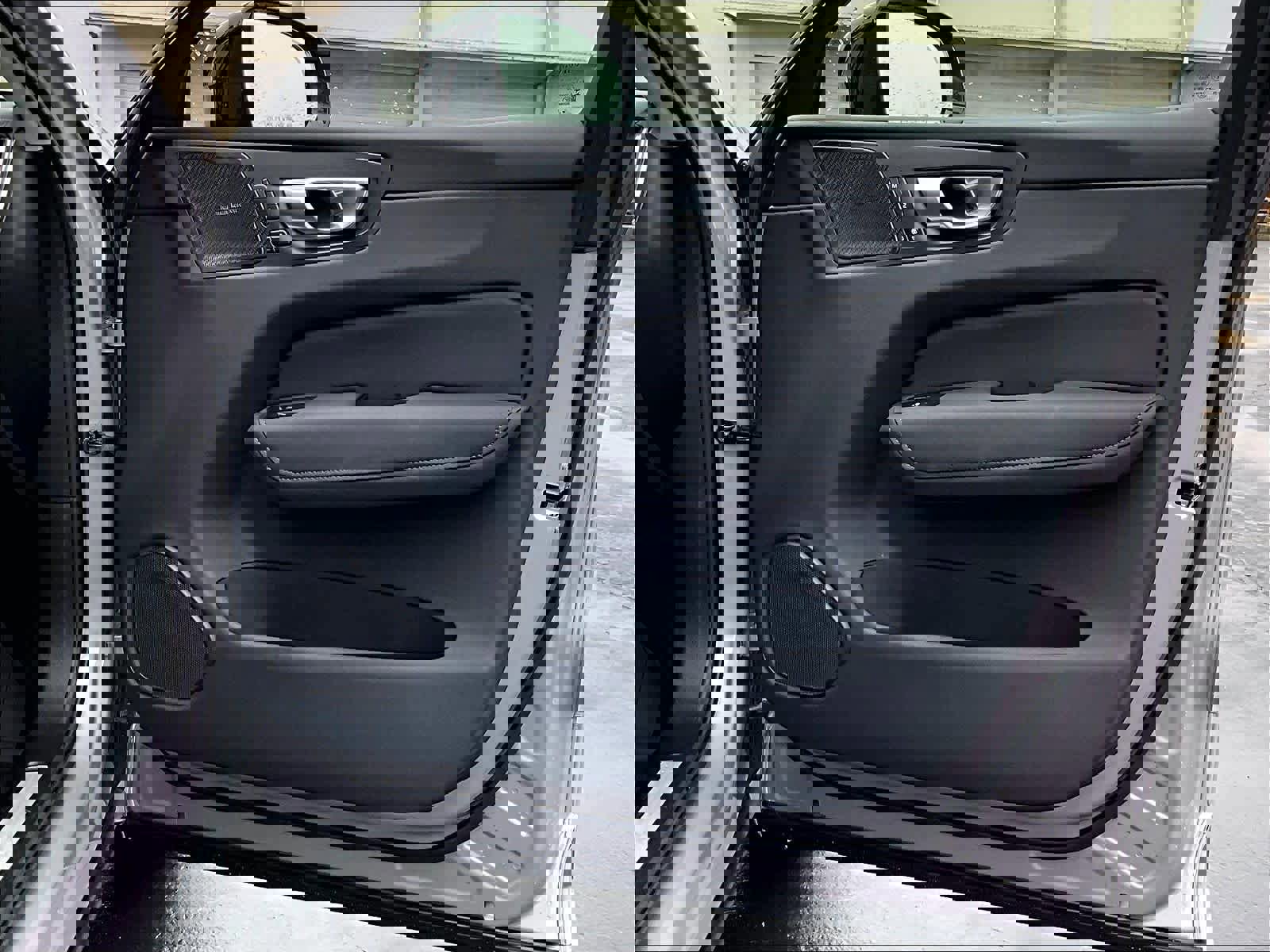 Used 2026 Volvo XC60 B5 Ultra w/ Climate Package image 27