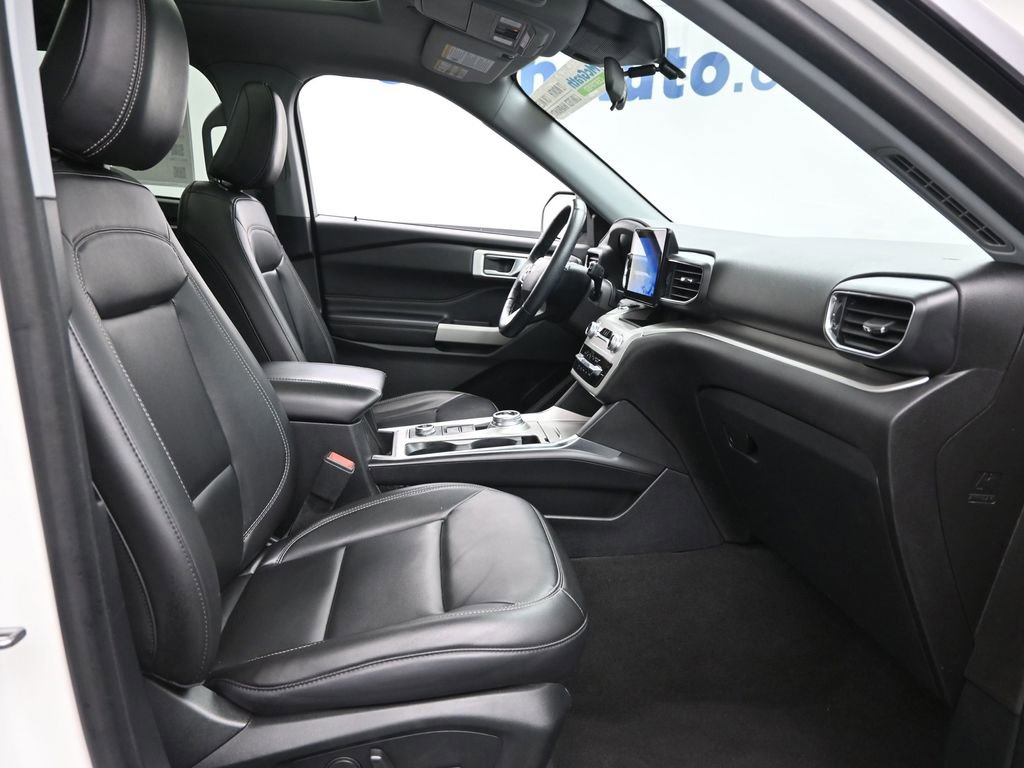 Used 2022 Ford Explorer XLT w/ Equipment Group 202A image 7