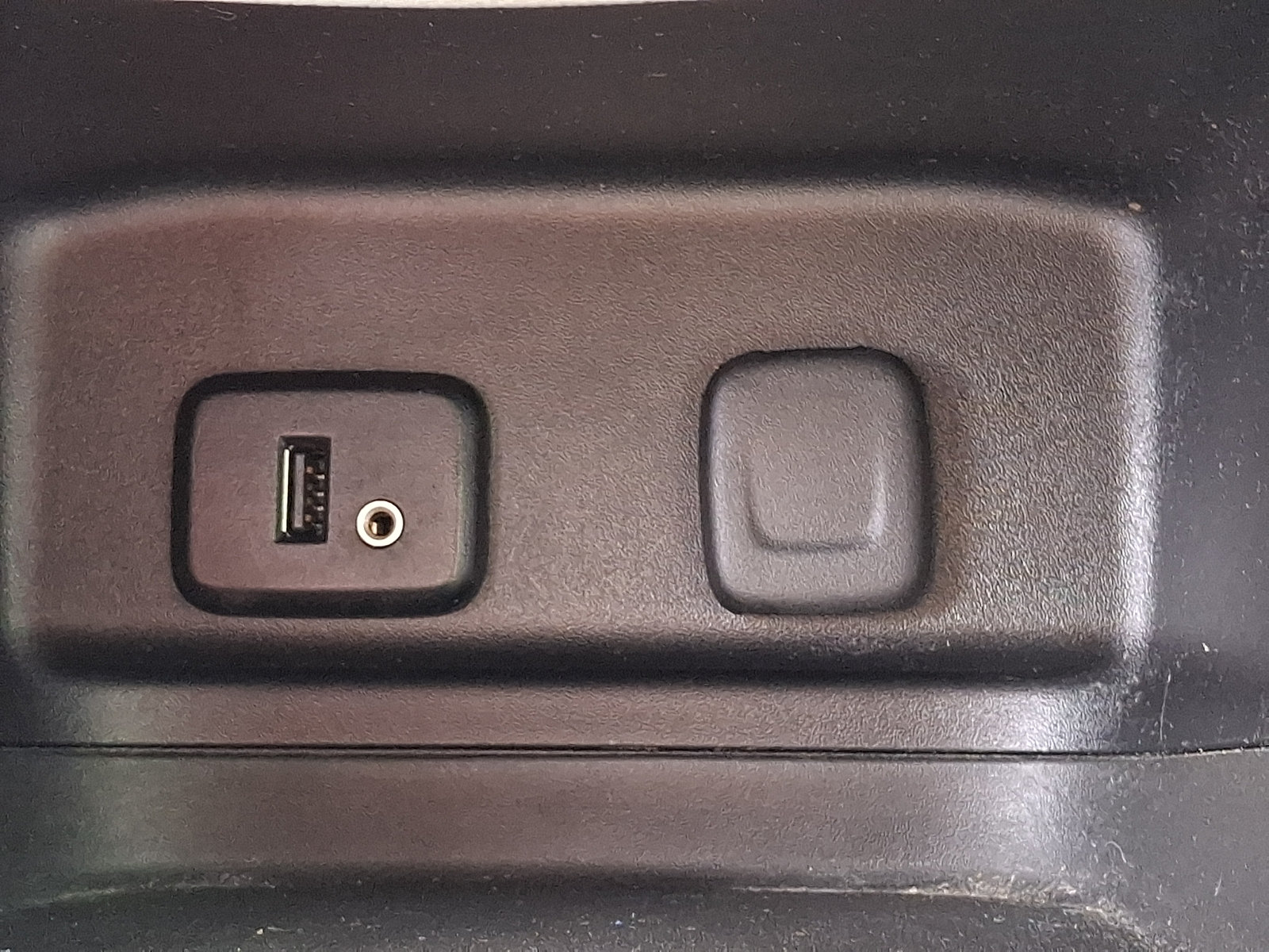 Used 2018 Chevrolet Equinox LS AWD/4WD image 23