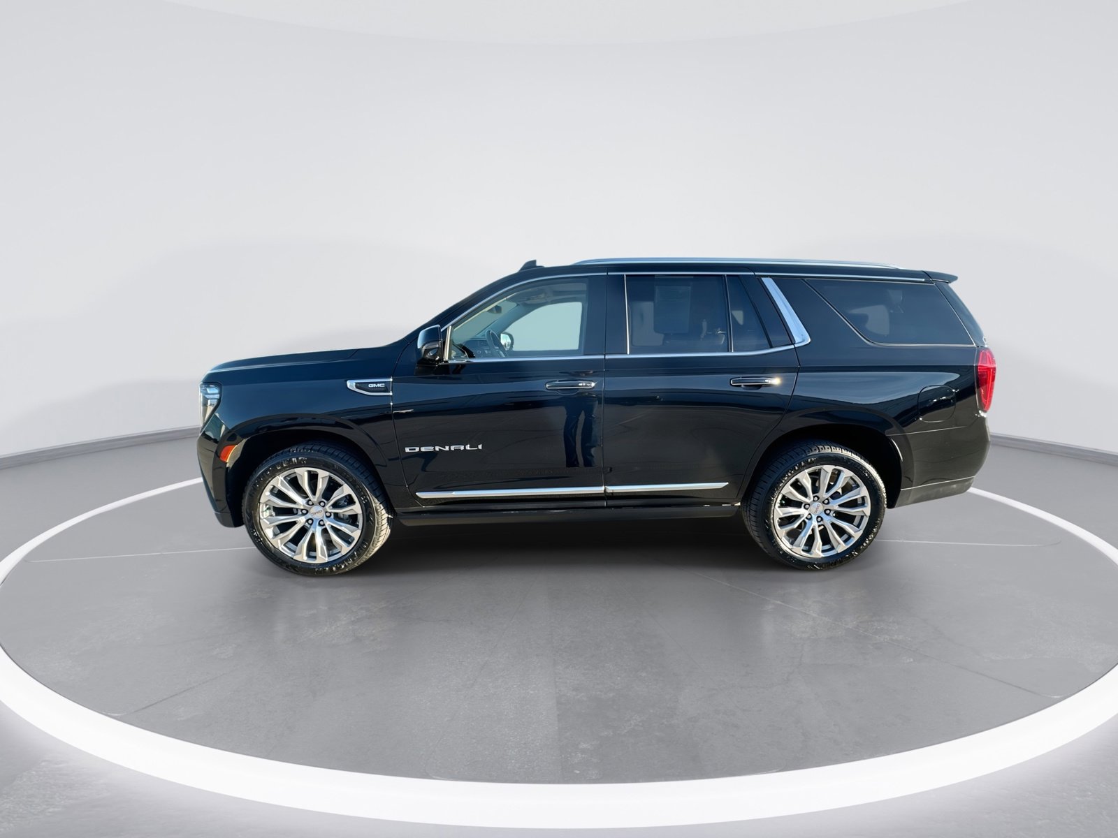 Used 2023 GMC Yukon Denali AWD/4WD image 5