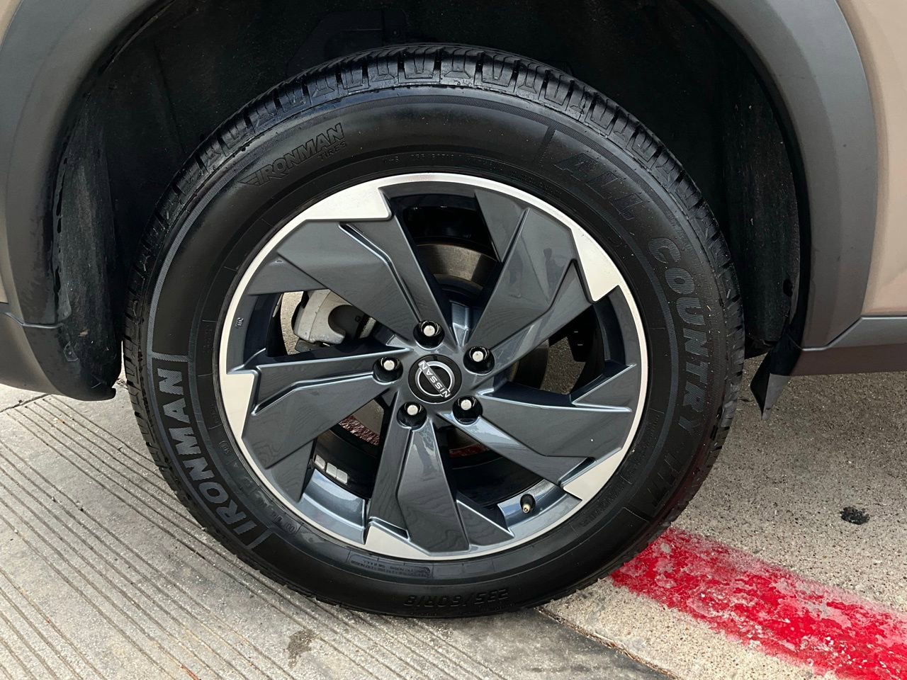 Used 2025 Nissan Rogue SV image 9