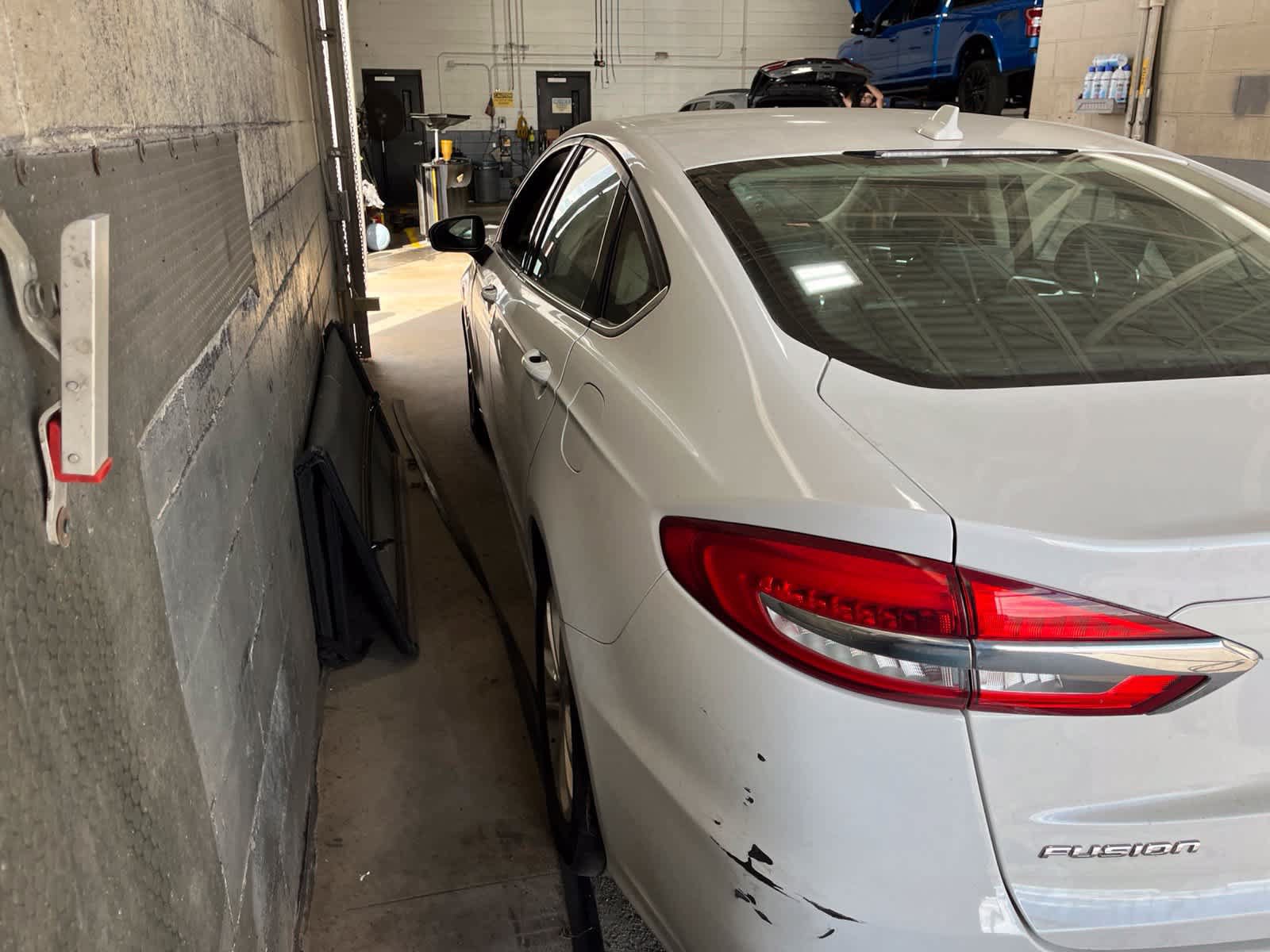 Used 2020 Ford Fusion SE FWD image 6