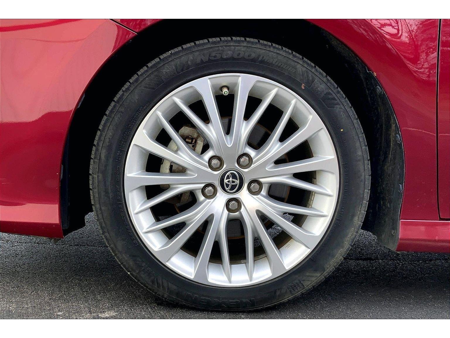 Used 2018 Toyota Camry XLE image 9