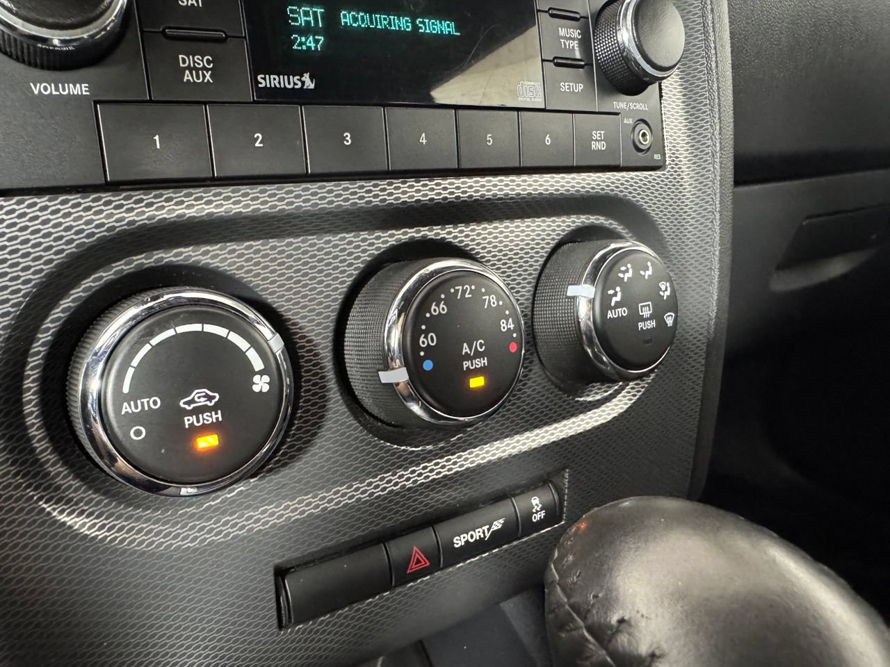 Used 2014 Dodge Challenger R/T RWD image 21