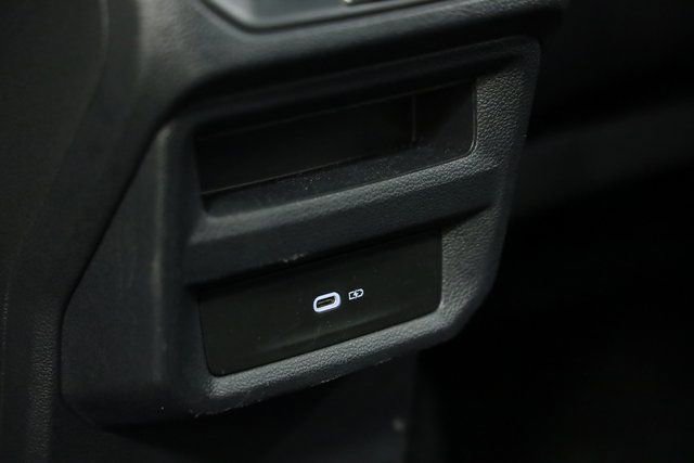 Certified 2022 Volkswagen Taos SE w/ Panoramic Sunroof Package image 37