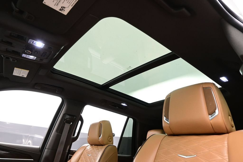Used 2022 Cadillac Escalade Premium Luxury AWD/4WD image 38