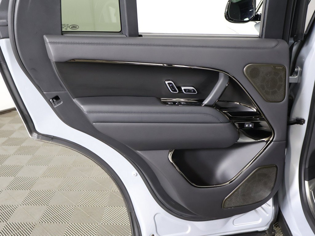 Used 2023 Land Rover Range Rover SV image 30
