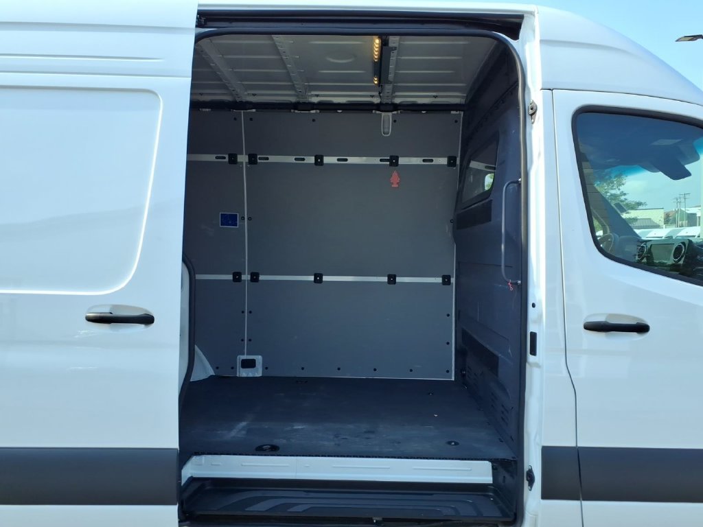 Used 2025 Mercedes-Benz Sprinter 2500 image 8
