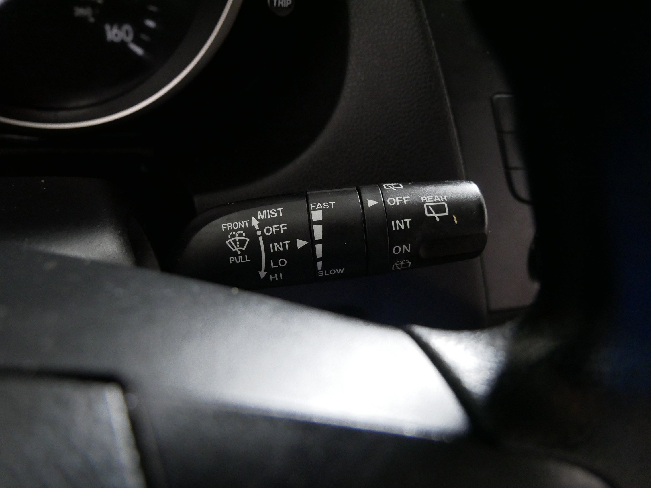 Used 2014 MAZDA MAZDA5 Sport image 31