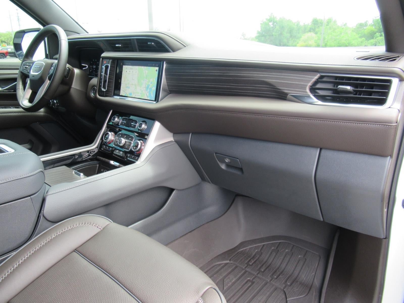 Used 2024 GMC Yukon XL Denali RWD image 11